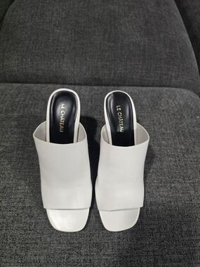 le chateau White Open-Toe Slide Heels